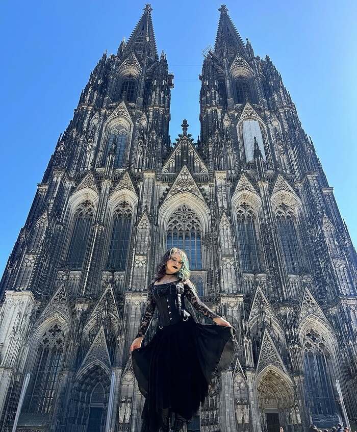 chiêm ngưỡng kiến trúc Gothic của nhà thờ lớn Dom Đức 