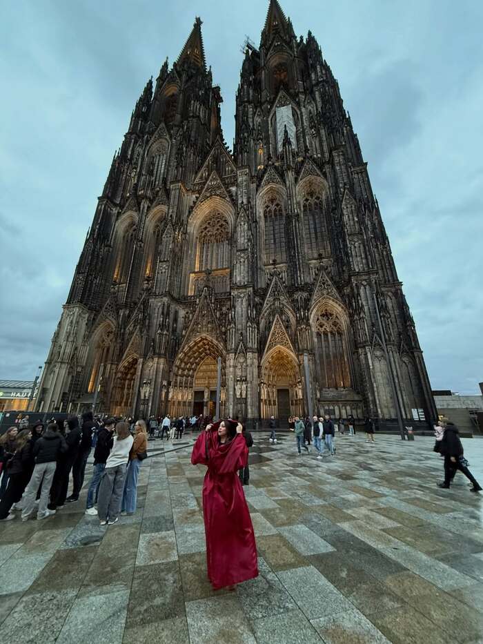 nhà thờ lớn Dom Đức được mệnh danh là tuyệt tác Gothic của châu Âu