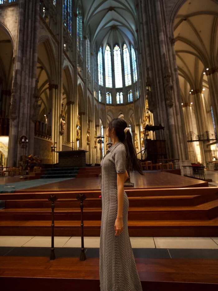 chiêm ngưỡng kiến trúc Gothic của nhà thờ lớn Dom Đức 
