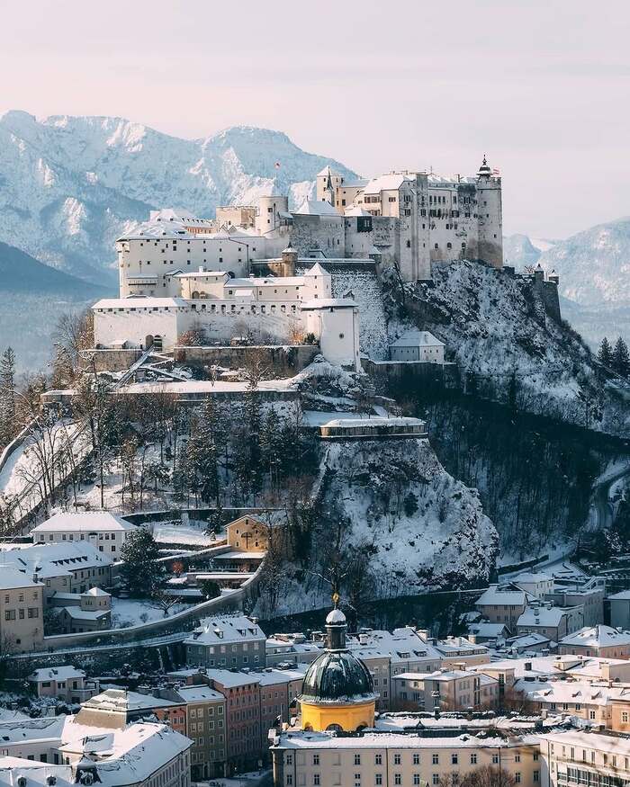 Bạn có thể ghé thăm Pháo đài Hohensalzburg Áo vào bất cứ giai đoạn nào trong năm