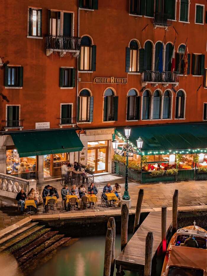 quảng trường San Marco Ý về đêm