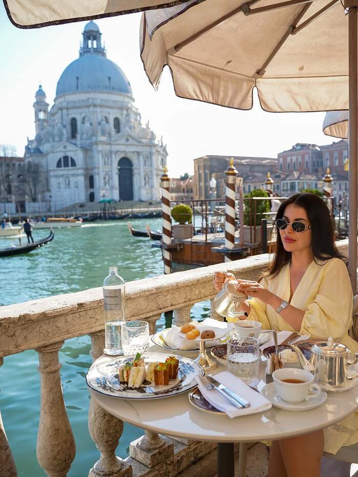 ghé các quán cà phê lâu năm tại quảng trường San Marco Ý 