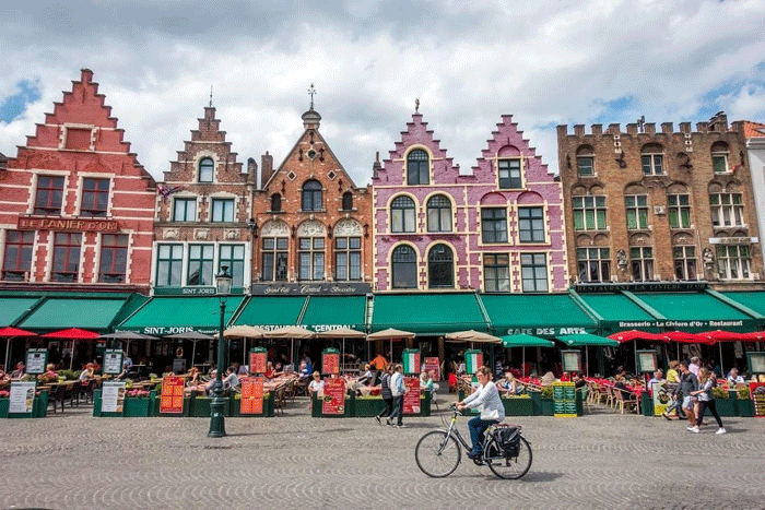 Markt hoặc Market Square là quảng trường công cộng chính ở Bruges