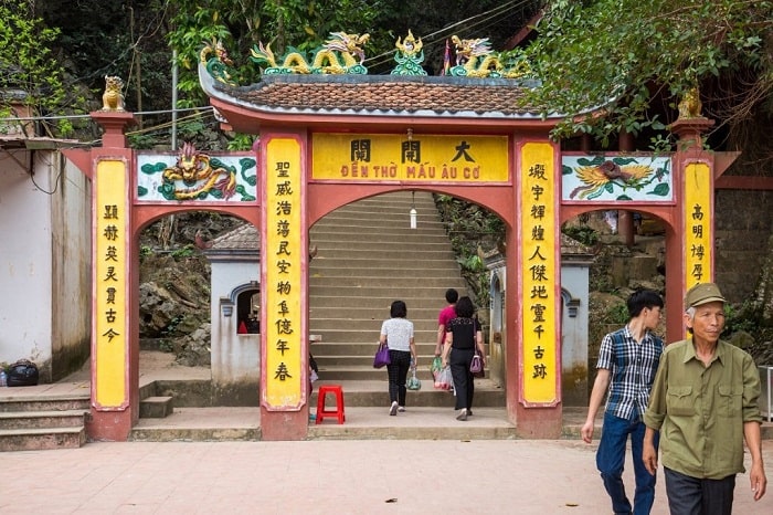 ngôi đền Mẫu nổi tiếng linh thiêng