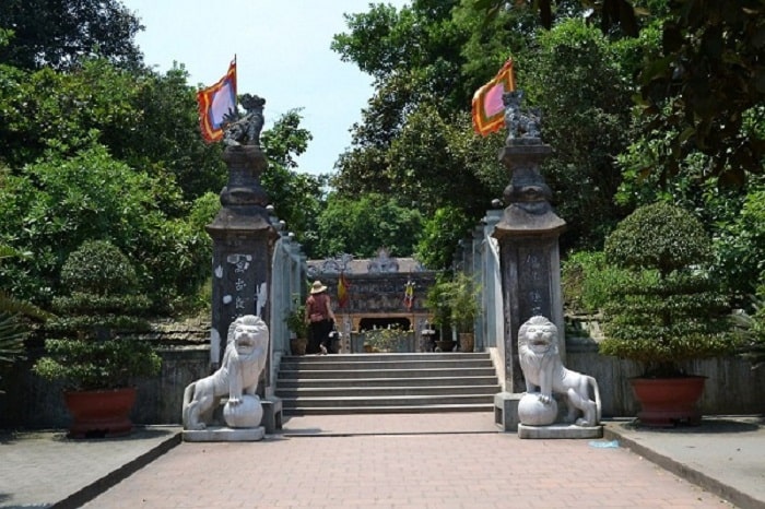 ngôi đền Mẫu nổi tiếng linh thiêng