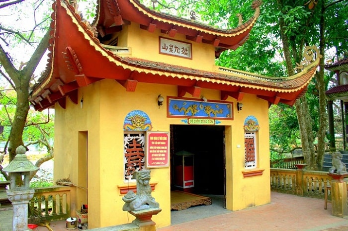 ngôi đền Mẫu nổi tiếng linh thiêng