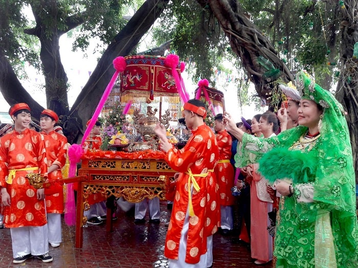 ngôi đền Mẫu nổi tiếng linh thiêng