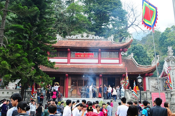 ngôi đền Mẫu nổi tiếng linh thiêng