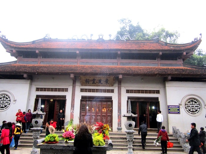 ngôi đền Mẫu nổi tiếng linh thiêng