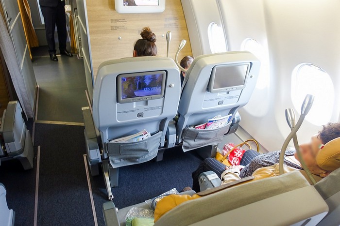 5 hãng bay quốc tế có ghế phổ thông đặc biệt “tệ” nhất”