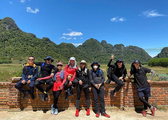 Phương Linh cùng Uyên Linh và Quốc Thiên cùng nhau đi trekking Quảng Bình 