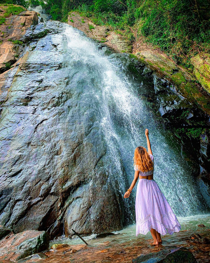 Under the sun, Silver Waterfall becomes more sparkling like the beauty of a mountainous girl. Photo: digiticket