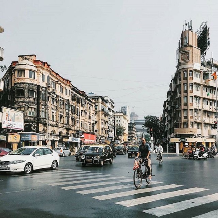 đường phố đông đúc khi du lịch Mumbai