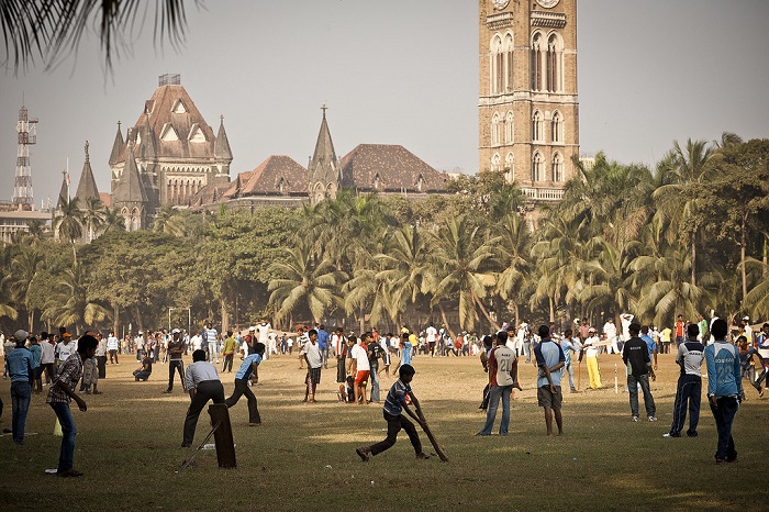 ghé thăm sân chơi Oval khi du lịch Mumbai