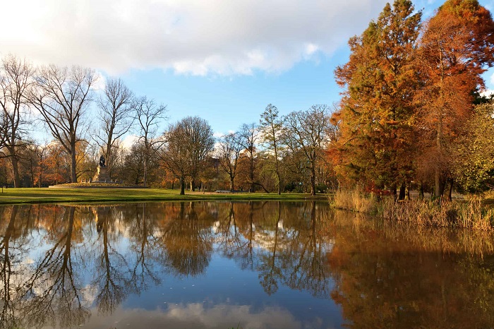 mùa thu ở Amsterdam tại công viên Vondelpark
