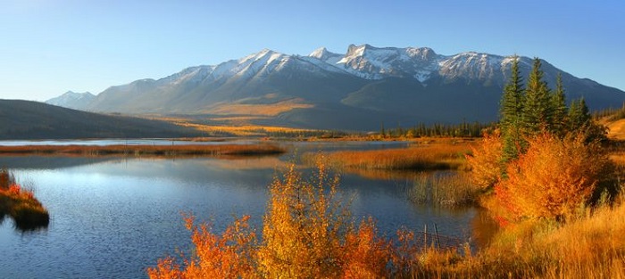 mùa thu ở Canada tại dãy núi Rocky