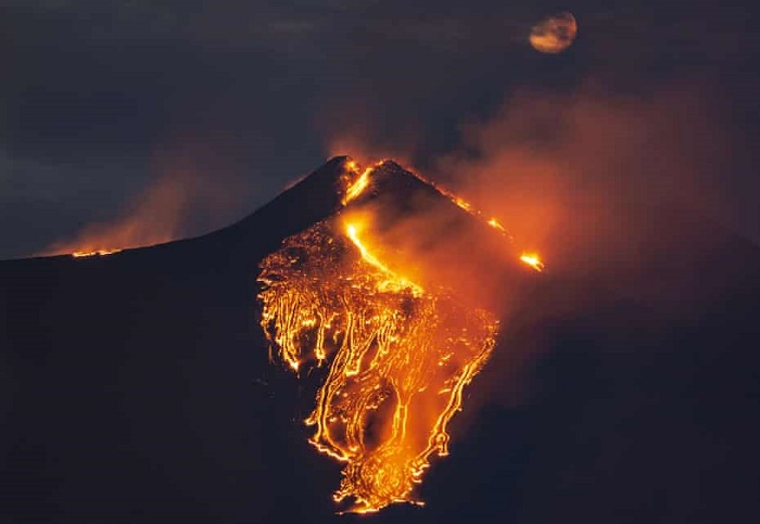 núi lửa nổi tiếng ở Ý