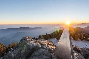 Ngắm khung cảnh top 5 đỉnh núi cao nhất Việt Nam hút giới xê dịch
