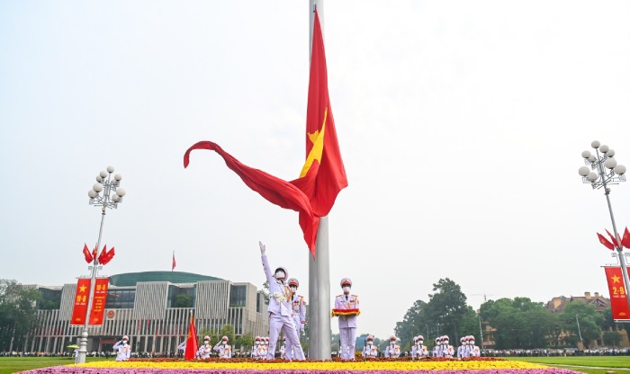 du lịch Hà Nội tháng 9 tận hưởng lễ thượng cờ