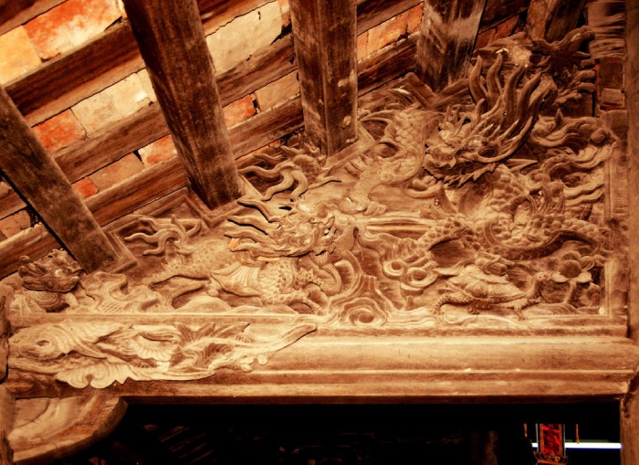 Những bức phù điêu tinh xảo từ gỗ tại chùa Thái Lạc