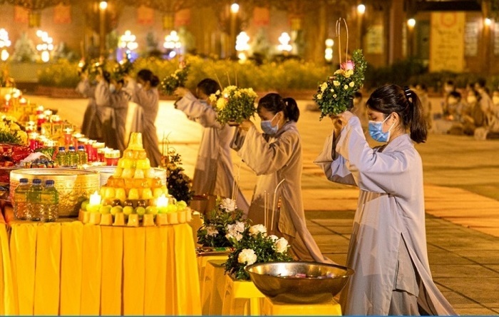 lễ Phật ở chùa Giác Lâm Sài Gòn