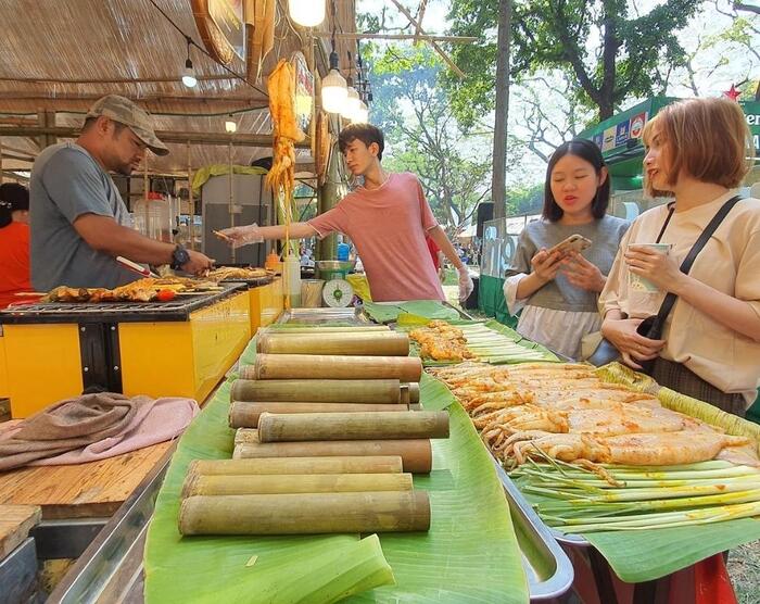 hội chợ ẩm thực ở công viên Lê Văn Tám