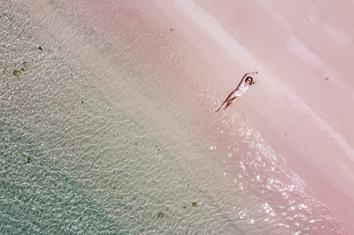 Bãi biển cát hồng - điểm đến màu hồng nổi tiếng thế giới