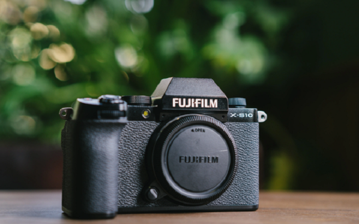 Máy ảnh kỹ thuật số Fujifilm X-S10 - máy ảnh du lịch nào chụp đẹp nhất