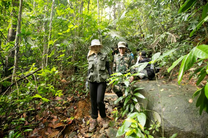 Ngọc Trinh trekking rừng Madagui khám phá thiên nhiên