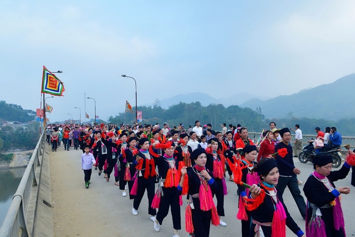 Lễ hội Đền Bảo Hà Lào Cai được tổ chức đều đặn hàng năm, nhằm tưởng nhớ công ơn tướng Hoàng Bảy