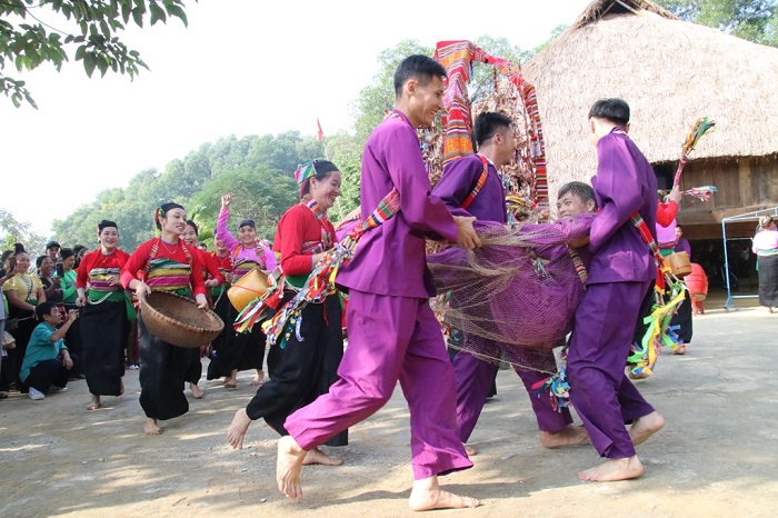 Nhiều trò khác cũng được mô phỏng trong Lễ hội Pôồn Pôông Thanh Hoá