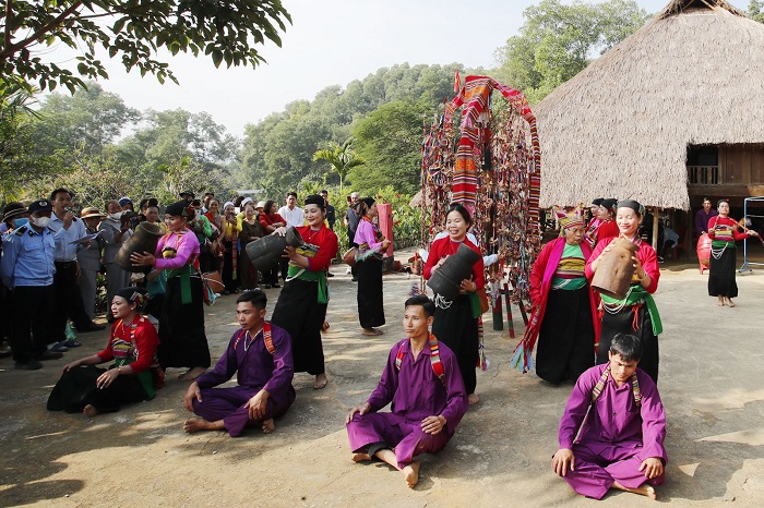 Lễ hội Pôồn Pôông Thanh Hoá hình thành từ xa xưa, gắn với câu chuyện tình yêu đầy nước mắt