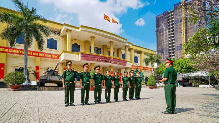 điểm du lịch gần sân bay Tân Sơn Nhất - bảo tàng lực lượng vũ trang