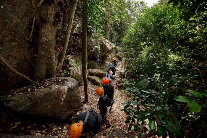 trải nghiệm trekking theo tour tại khu glamping ở Tây Ninh 