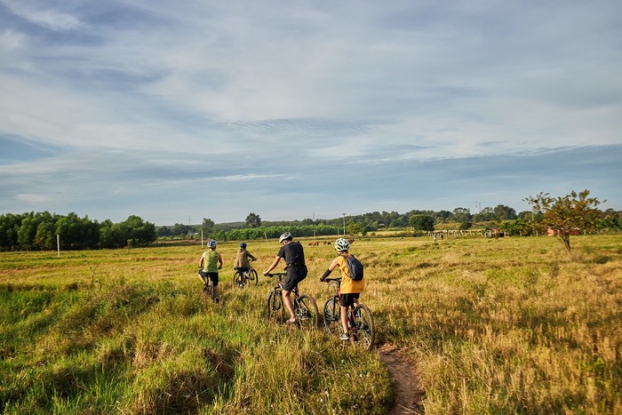 trải nghiệm trekking theo tour tại khu glamping ở Tây Ninh 