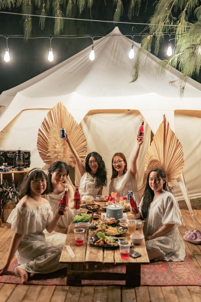 tổ chức các bữa tiệc sôi động tại khu glamping ở Vũng Tàu