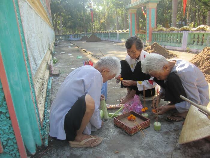 Người dân chuẩn bị cho lễ Ngàn núi -  lễ hội của người Khmer ở Cần Thơ 