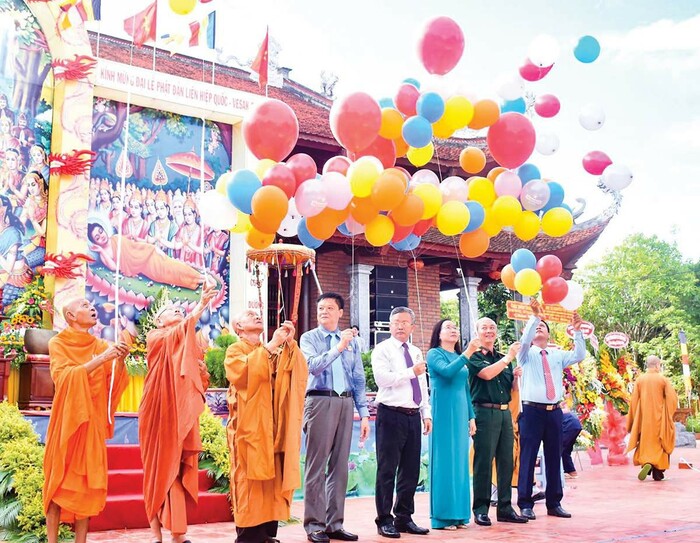 Lễ Phật Đản -  lễ hội của người Khmer ở Cần Thơ đánh dấu ngày Đức Phật Thích Ca Mâu Ni ra đời