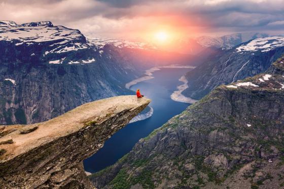 Hành trình ‘đạp gió rẽ sóng’ chinh phục lưỡi quỷ Trolltunga Na Uy hùng vĩ