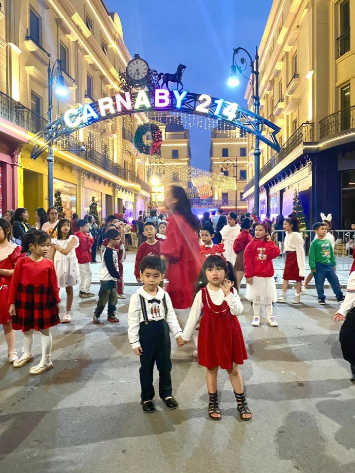 du lịch phố đi bộ carnaby hà nội