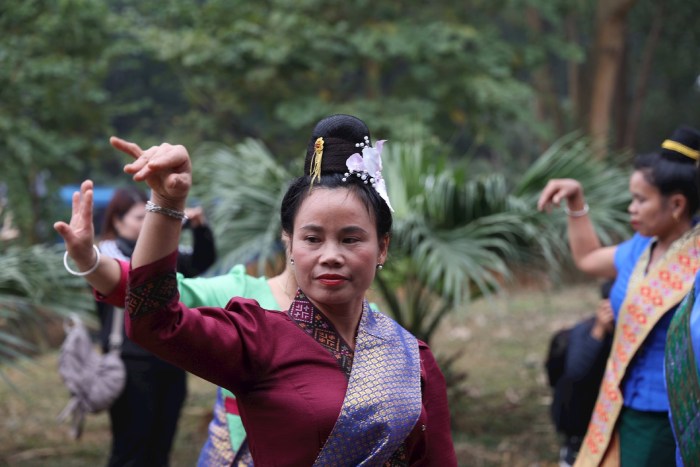 lễ hội đua bò Bảy Núi sở hữu vẻ đẹp múa lăm vông