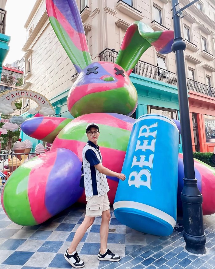 phố đi bộ carnaby với chú thỏ khổng lồ