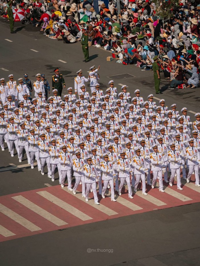 Ngắm trọn đoàn diễu binh 2/9 qua tuyến đường Nguyễn Thái Học