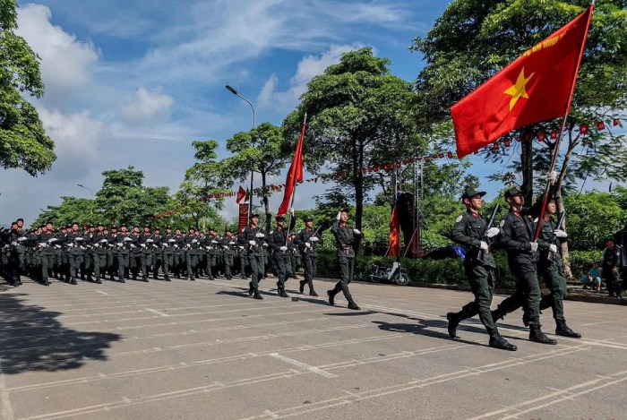 Nguyễn Thái Học với vỉa hè rộng giúp ngắm trọn diễu binh