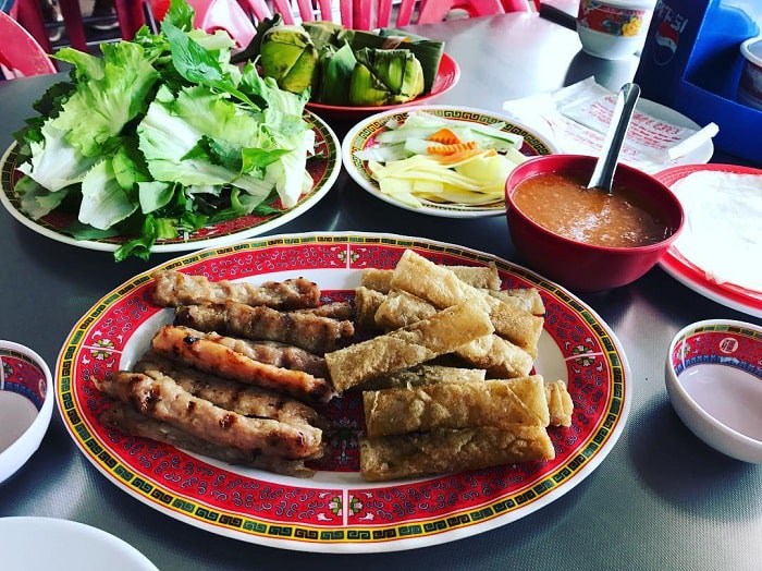 thưởng thức quán nem nướng Ngọc Tiên Nha Trang