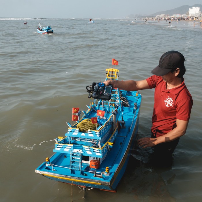 nghi thức thả thuyền trong lễ hội Nghinh Ông Phan Thiết