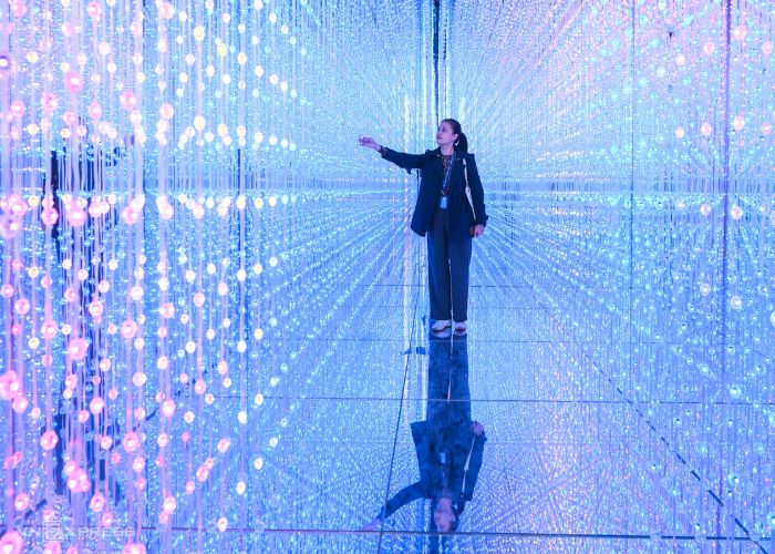 Khám phá phòng 'Vũ trụ bao la bí ẩn' với hệ thống đèn Led siêu thực