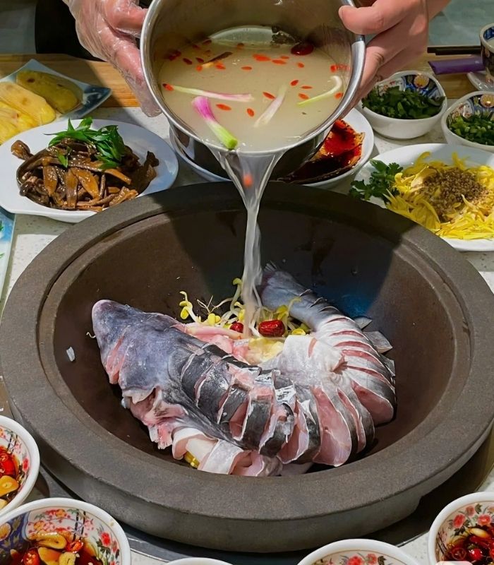 Cá niêu đất Đại Lý là món ngon Vân Nam mang hương vị dân dã và đậm đà