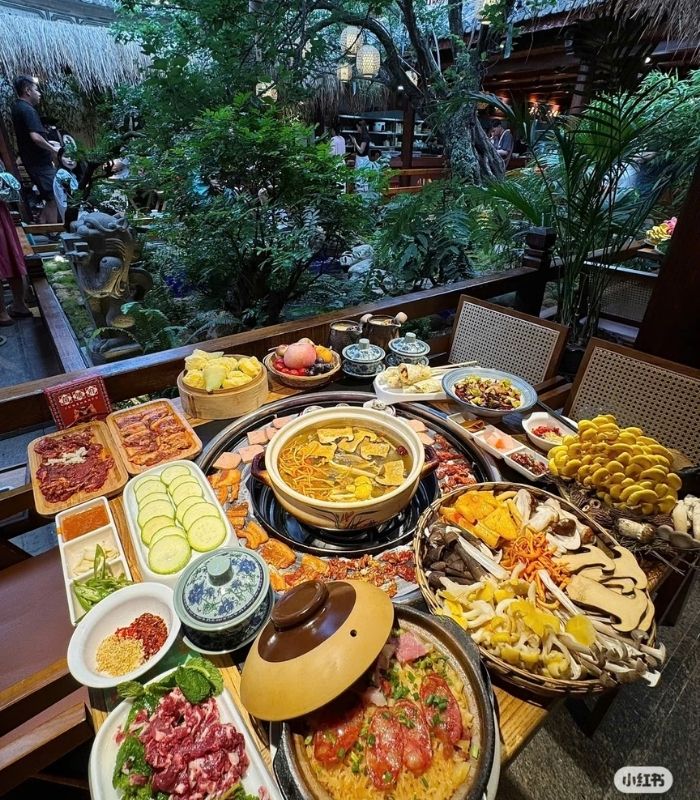 Lẩu nấm rừng là món ngon Vân Nam Trung Quốc với nhiều loại nấm quý hiếm