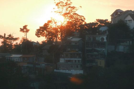 Hoàng hôn Đà Lạt – Bản tình ca cuối ngày của sương và gió